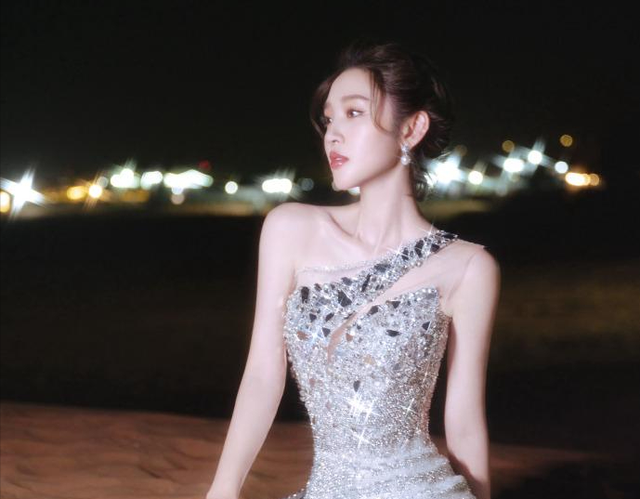 唐艺昕说：罗伯特也是超级暖男，沙漠的夜不冷。