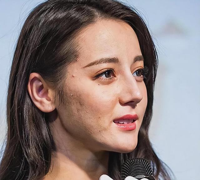 假发、假臀、假肌肉，大半娱乐圈“从头假到脚”，还有什么是真的