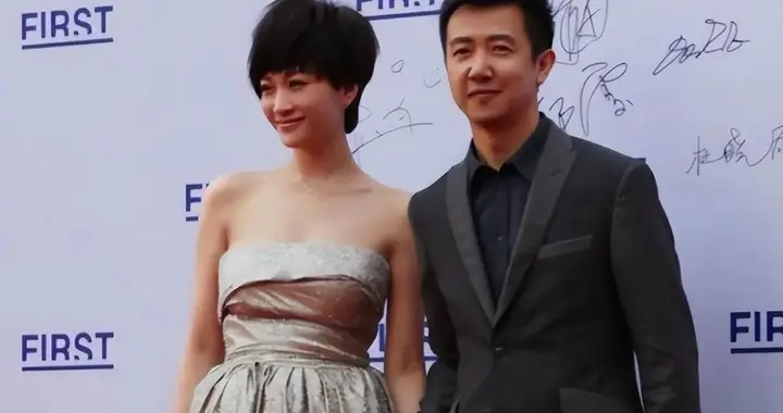 49岁李小冉近况曝光！与鄢颇分手后嫁给男闺蜜，婚姻生活很幸福