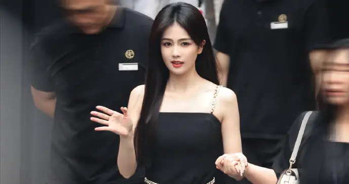 白鹿吊带裙路透！这颜值，这身材，我酸了。