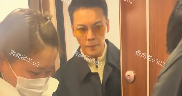 好离谱去沈阳的高铁上排队上厕所，门一打开居然是陈伟霆本人超帅
