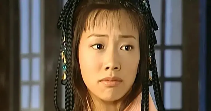 从“孔慈”到豪门阔太！吴辰君47岁美艳现身阿联酋，老公背景显赫