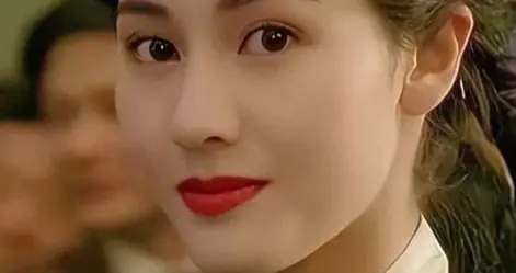 她是港圈“四大荡花”之首，曾让赌王咬牙切齿，也是香港阔太噩梦