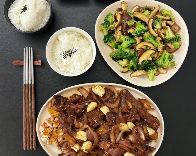 江苏丁克夫妇晒每日晚餐走红朋友圈，一周花320，网友：活明白了