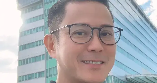 前TVB演员内地发展被嘲死茄喱啡，罕晒26年前结婚照感谢太太包容