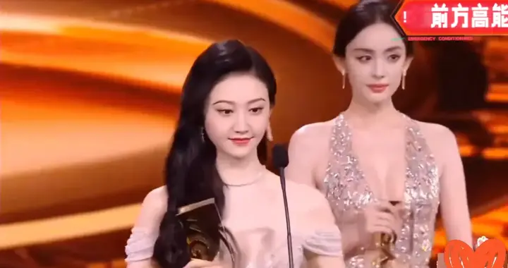 景甜本就很美，与娜扎同框更显不同风格的惊艳！