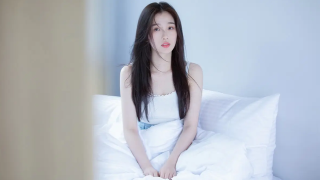 虞书欣|小蛮腰优秀的虞书欣，“事业线”却堪忧