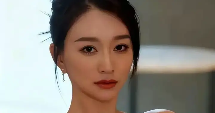 李小冉最新质感写真曝光！多造型演绎优雅封神