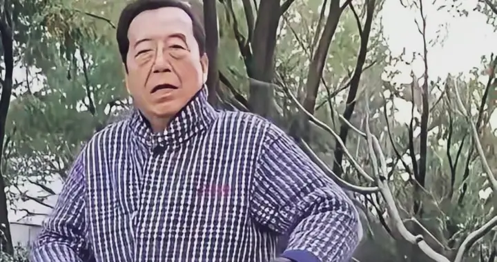 87岁李双江近照惊呆众人！颤巍巍坚持锻炼，身旁轮椅暴露真实状况