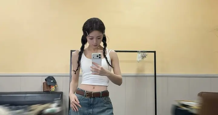 赵今麦背心配牛仔裤 好显腰细