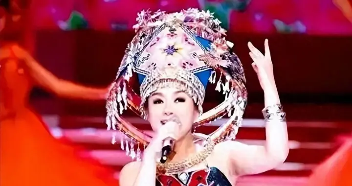 盲人歌手刘赛：7年前，不顾反对嫁到农村，如今丈夫成了她的骄傲