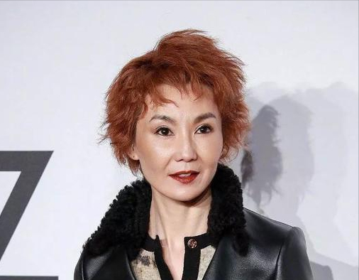 事实证明，“无夫无子”孤身住贫民窟的张曼玉，已去往另一条道路