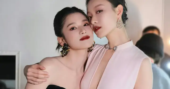 倪妮穿的真大方