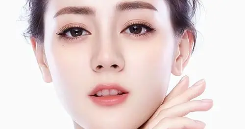 迪丽热巴直播“火力全开”，造型互动皆吸睛未来更可期