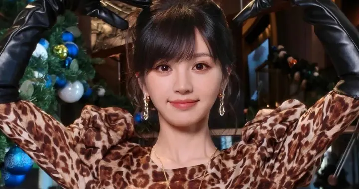 田曦薇，一组甜美的豹纹裙装穿搭，好看好美啊