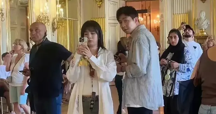 俞灏明捷克当众露伤疤，王晓晨孕味藏不住，这细节暴露真实关系