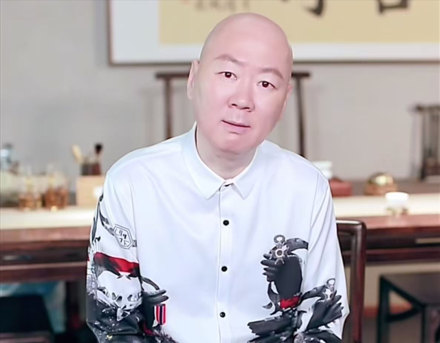 58岁郭冬临现状曝光，身形消瘦，未婚未育定居北京，靠拍视频度日