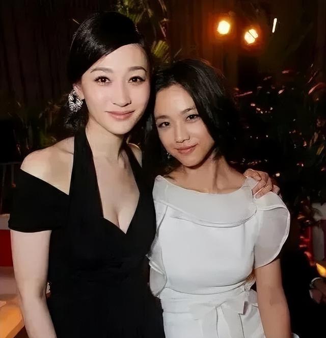 发际线 一对比才知道，李小冉这张脸，天生就是“合影杀手”