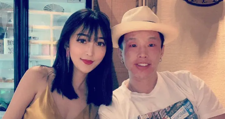 德云社烧饼妻子发文，晒照片合集，生了俩娃后，饼嫂依旧很漂亮