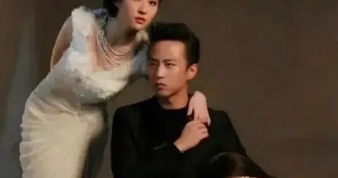 肯定是邓超要求这样拍的……不愧是老显眼包 ???