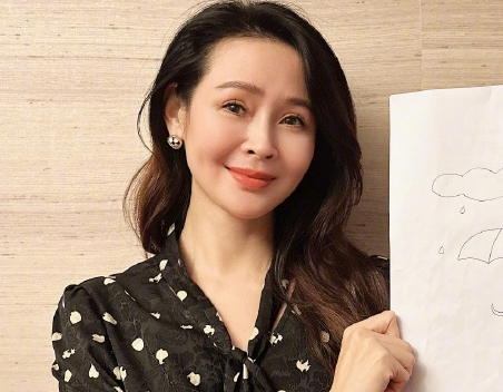 36岁王真儿，42岁于明加，45岁秦岚，还是天然脸更胜一筹