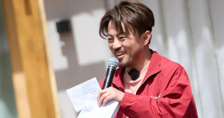 和闫学晶合作11次，私下几乎毫无来往，林家川才是真的人间清醒