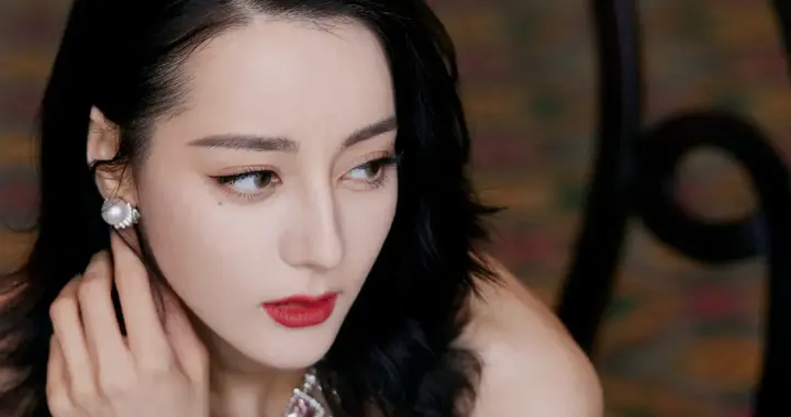 美女壁纸-第5936期-迪丽热巴