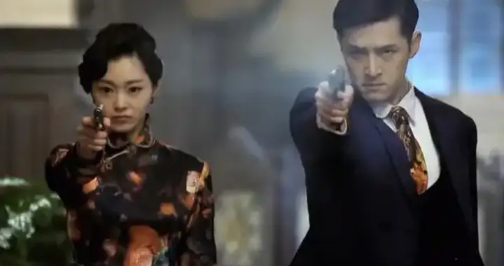 代言辱华品牌、绯闻不断、脸垮了仍风生水起，不红才是保护色？