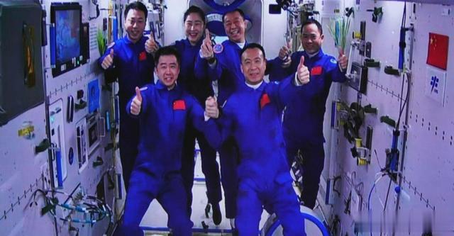 两个空间站造价对比，国际空间站1500亿美元，折合20个中国空间站