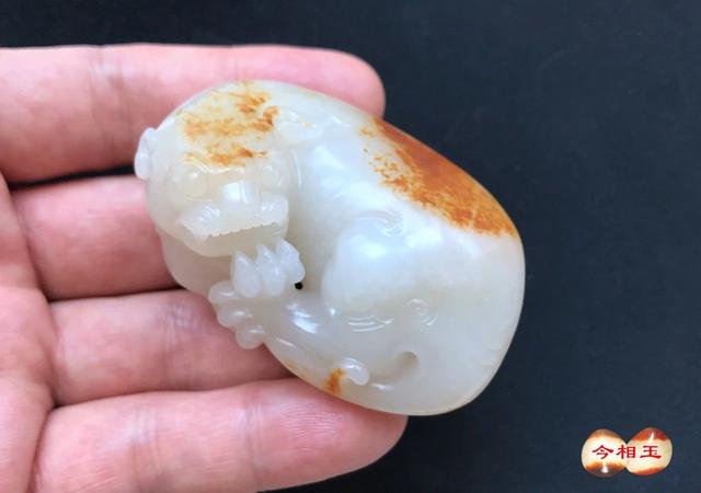 随形玉雕作品，体现自然美