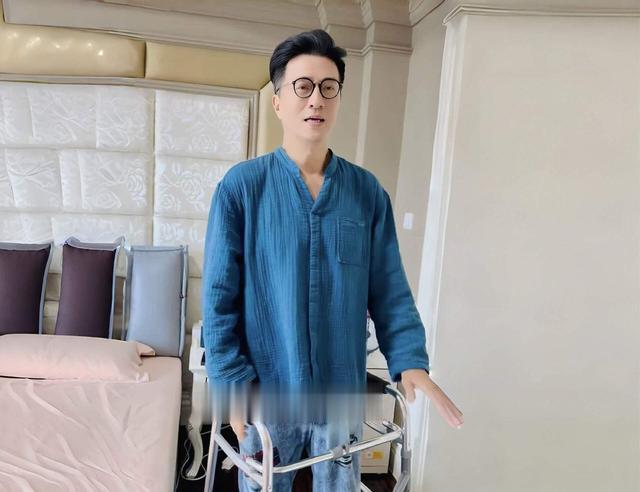 香港知名男星旧病复发，坐骨神经痛到无法走路，需要用助行架