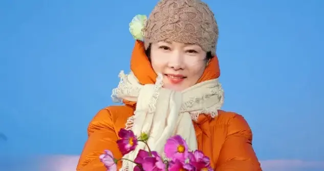 她是古装第一美女：入行40年零绯闻，让儿子随母姓，综艺里杀疯了