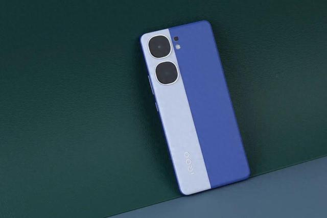 不比顶配旗舰机差，3500元预算这三款手机的竞争力太强了