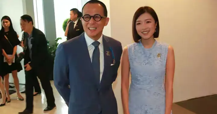 郭嘉文昔日婚纱照写真曝光，很成熟妩媚！好闺蜜透露其感情现状！