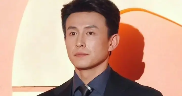 短剧男主走红毯，看看是“见光死”还是天生丽质