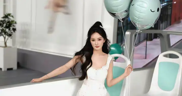 杨幂这美腿天天吊我八百遍