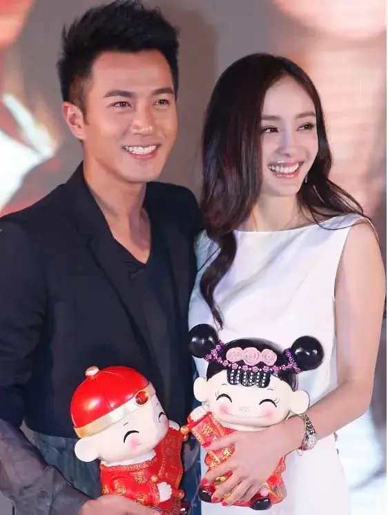 38岁杨幂素颜赶路香港！踩8000元鞋当拖鞋，只为见女儿小糯米