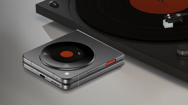 努比亚:这才是人人买得起的折叠手机 1950元的Nubia Flip卖到缺货