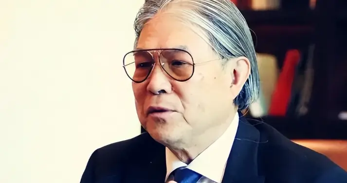 郭晶晶没想到，79岁的公公霍震霆再破天花板，让整个豪门圈沉默了