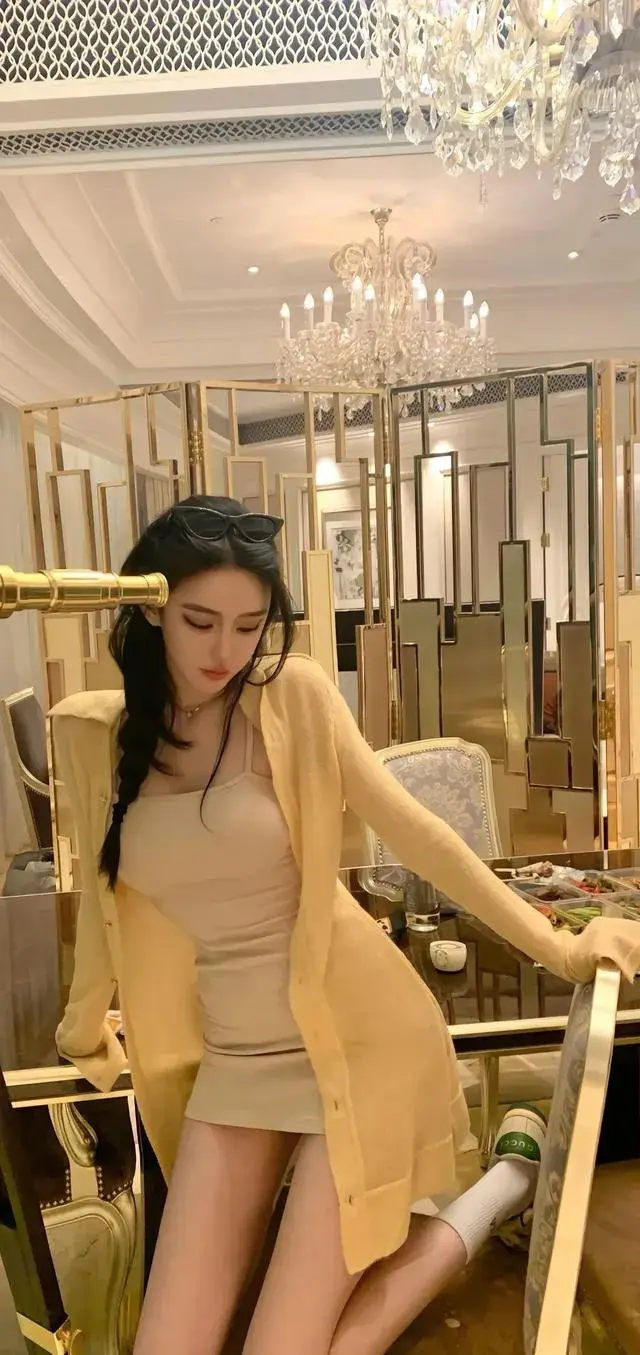 女人呀也没几个“正经的”，都是装的对吗？