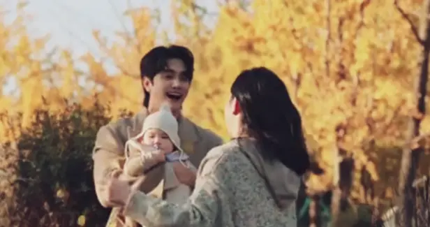 张檬哺乳期携子赏秋被拍，身材走样气质大变，网友直呼不敢认！