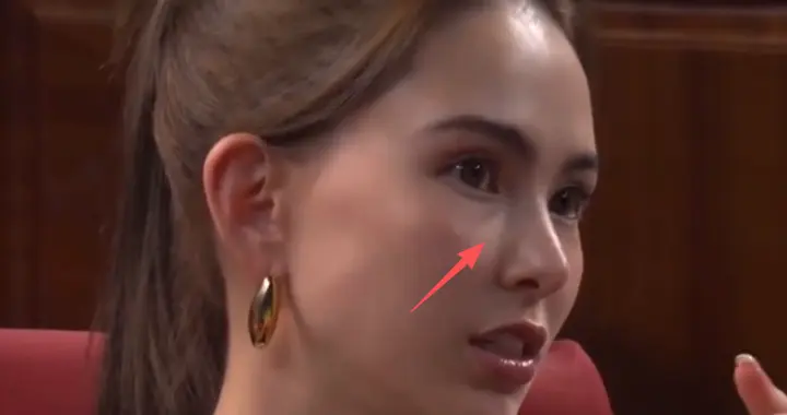 32岁昆凌瘦脱相，面部干瘪精气神差，网友感叹外国基因不抗老