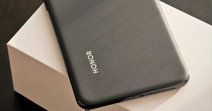 榮耀“新卷王”誕生！五星抗摔+8000mAh+衛星通信，國補后1611元