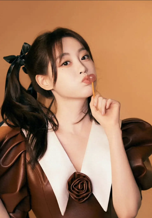 祝绪丹双马尾美少女穿搭造型，俏皮可爱，元气满满！