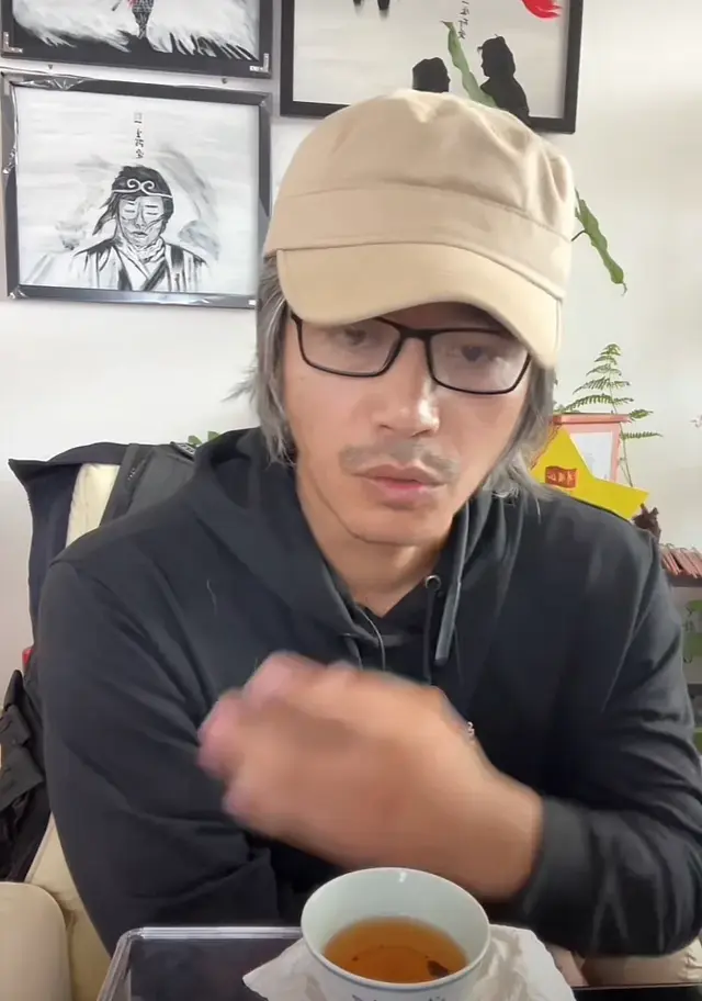 起猛了！周星驰模仿者直播人气轻松破10万，网友评论两极分化