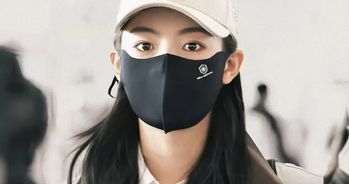 陈丽君抵达广州机场照，人气爆棚，美拉德风工装夹克私服穿搭好美