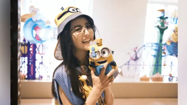 佟丽娅携子探班陈思诚，上演温馨逗趣“专业探班”