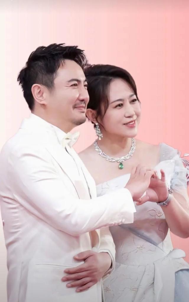 沈腾马丽，笑不出来