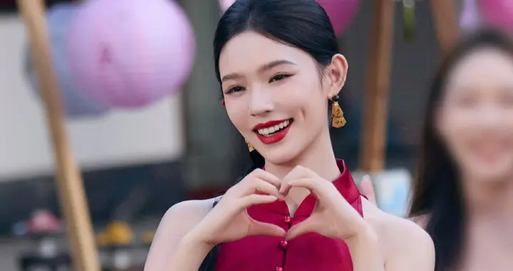 林允 新中式红黑套装太美了