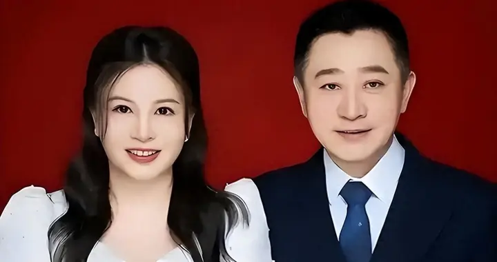 央视名嘴，57岁终得良缘，迎娶北师大教授，温婉大气气质绝佳